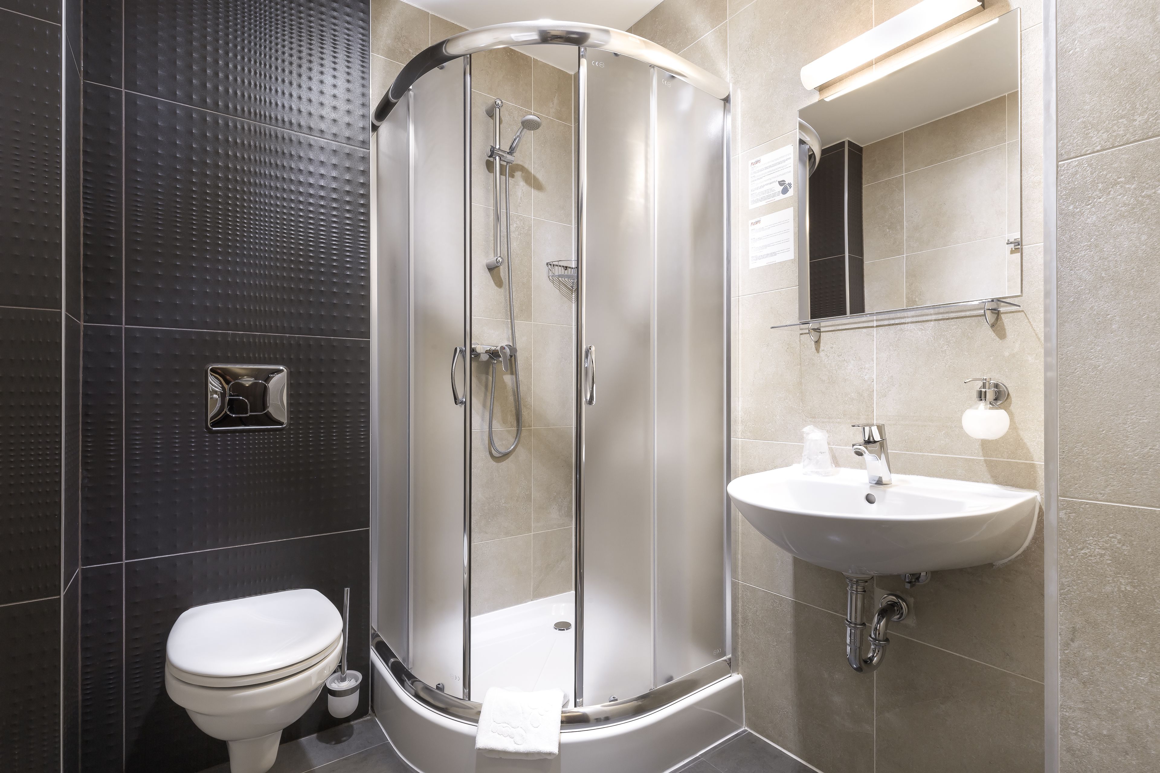 economy double room | bathroom | shower, hair dryer, towels