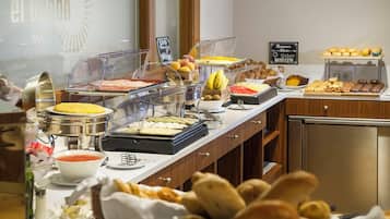 Desayuno buffet (EUR 10.95 por persona)