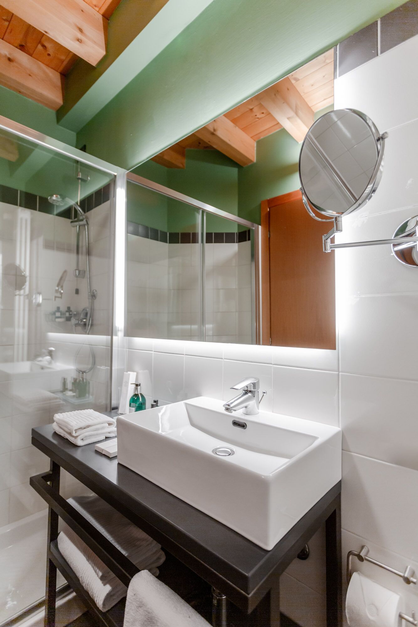 superior room | bathroom | shower, towels