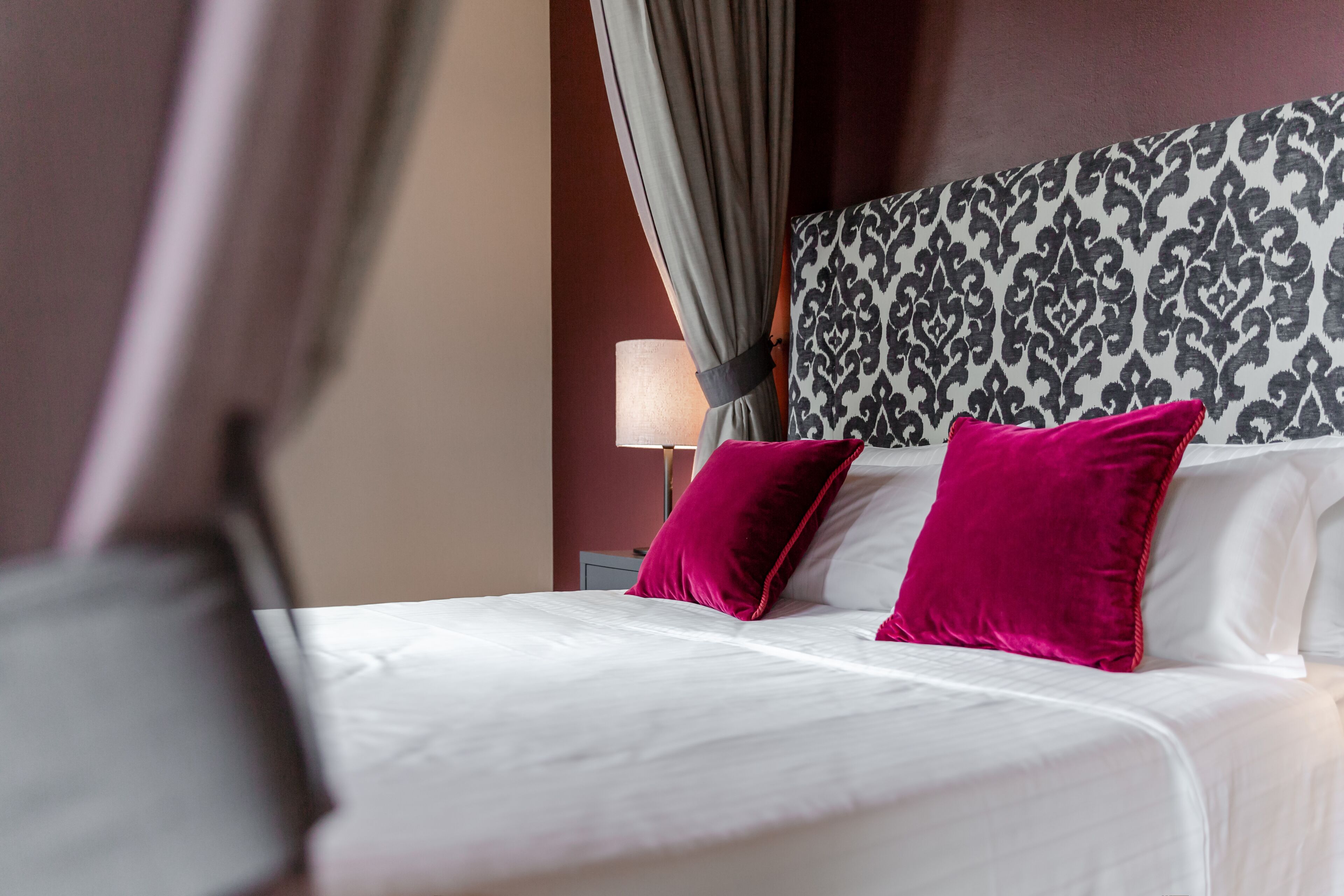 junior room | premium bedding, down duvets, minibar, in-room safe