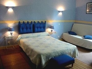 Kamer, 1 twee- of 2 eenpersoonsbedden | Individueel gedecoreerd, individueel gemeubileerd