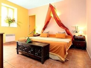 بديكورات فريدة لكل غ رفة وطراز فريد لكل وحدة وأسرّة قابلة للطي