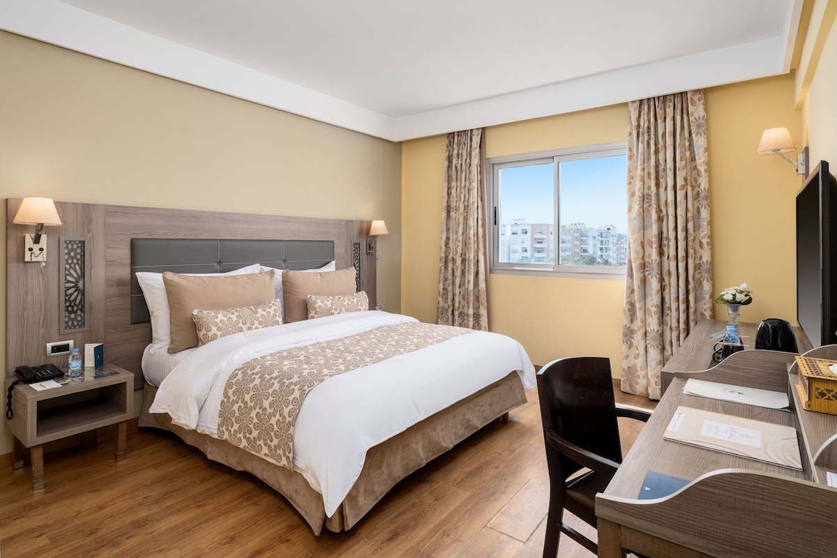 Junior Suite | Premium bedding, minibar, in-room safe, desk