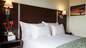Habitación doble | Ropa de cama de alta calidad, minibar, caja fuerte y escritorio
