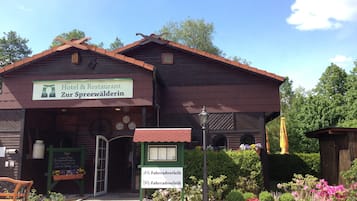 المنشأة من الخارج