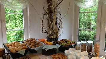 Daily buffet breakfast (EUR 13 per person)