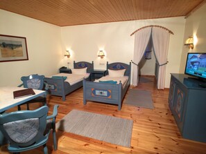 Habitación doble superior de uso individual | Ropa de cama hipoalergénica y caja de seguridad en la habitación 
