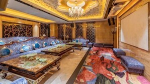 A luxurious room with a large sofa set, a coffee table, and a patterned rug. - Xiongsen Holiday Villa (Chenzhou)