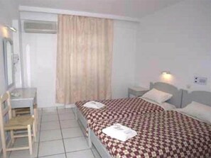 Room - King Thiras (Santorini)