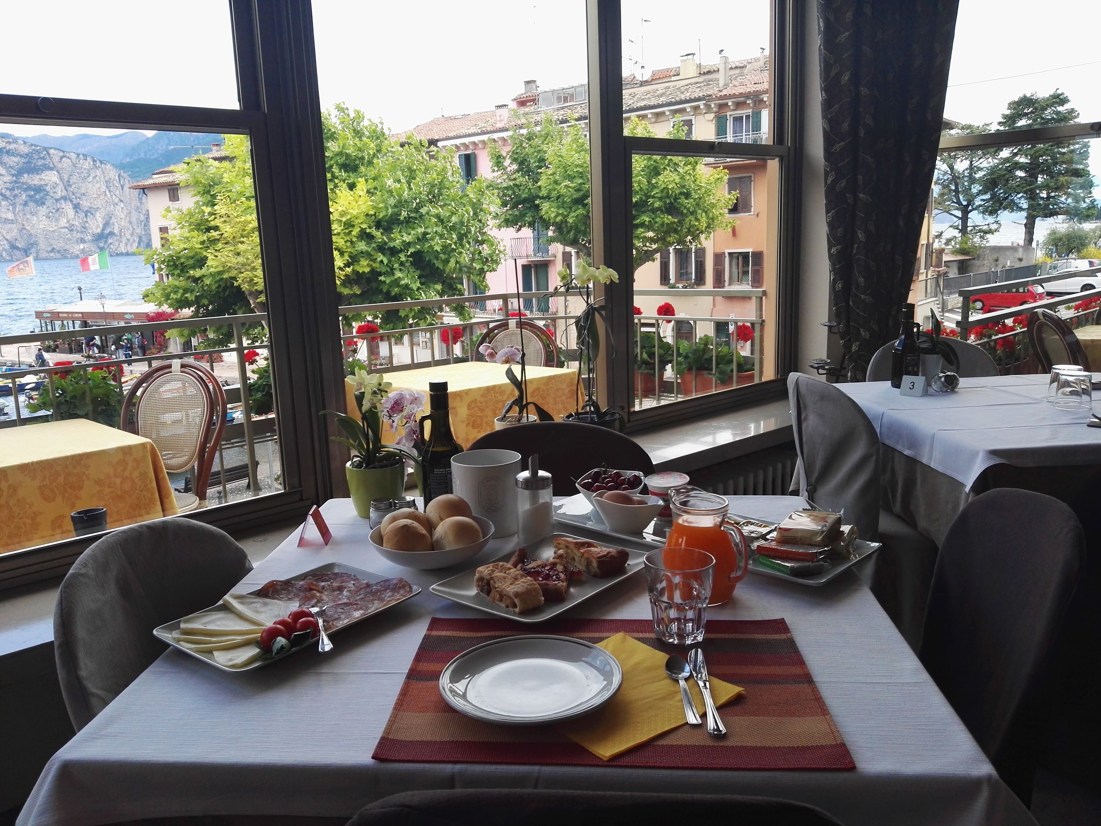 Colazione a buffet inclusa, servita tutte le mattine 