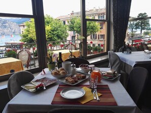 Free daily buffet breakfast - Hotel Sorriso (Brenzone sul Garda)