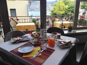 Petit déjeuner buffet compris tous les jours