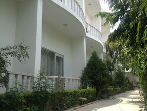 Deluxe Double Room | Balcony - Hotel Isabel Palace (Rajnagar)