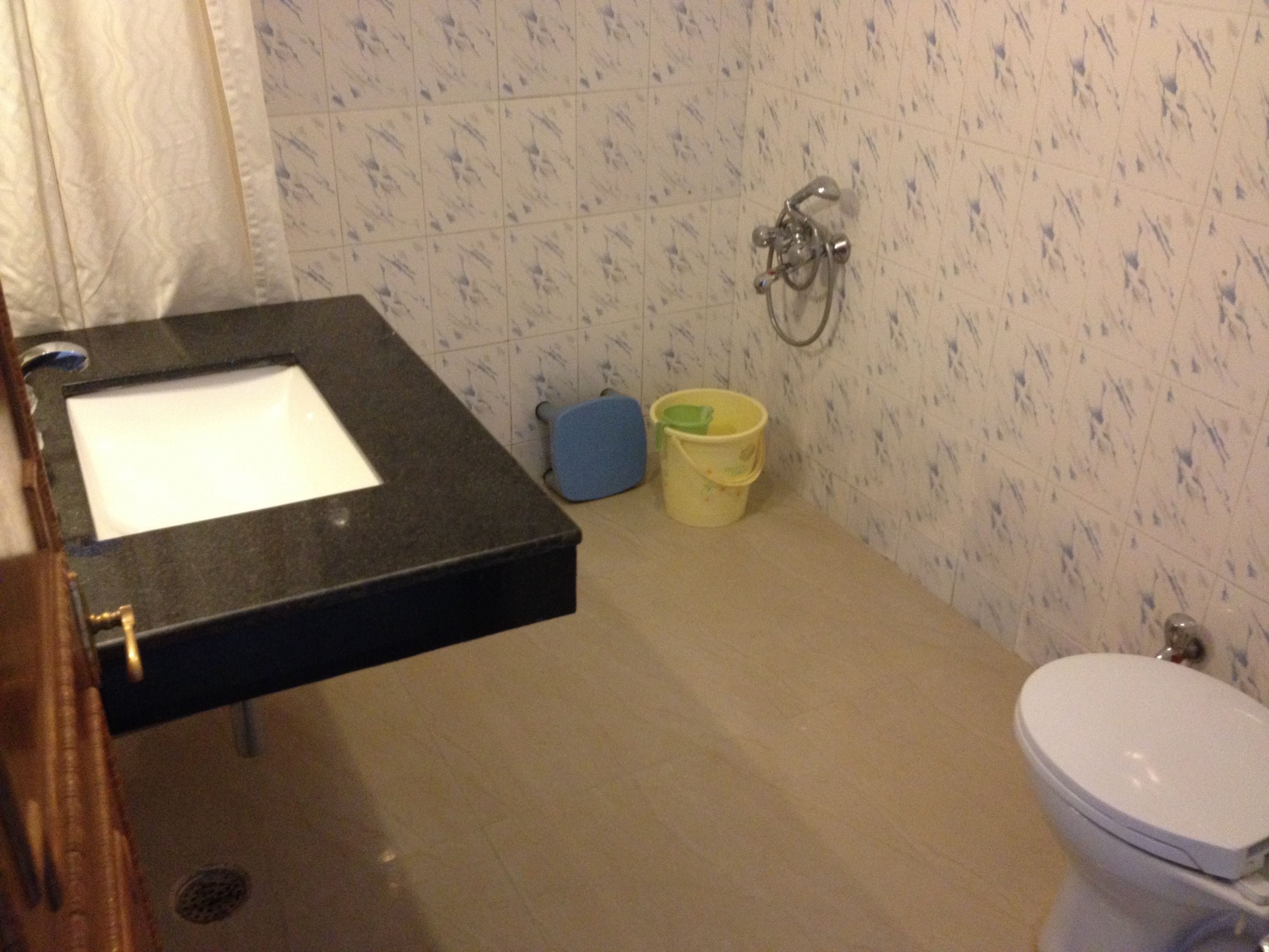 deluxe double room | bathroom | shower, free toiletries, hair dryer, slippers