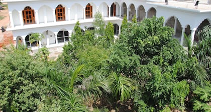 Hotel Isabel Palace