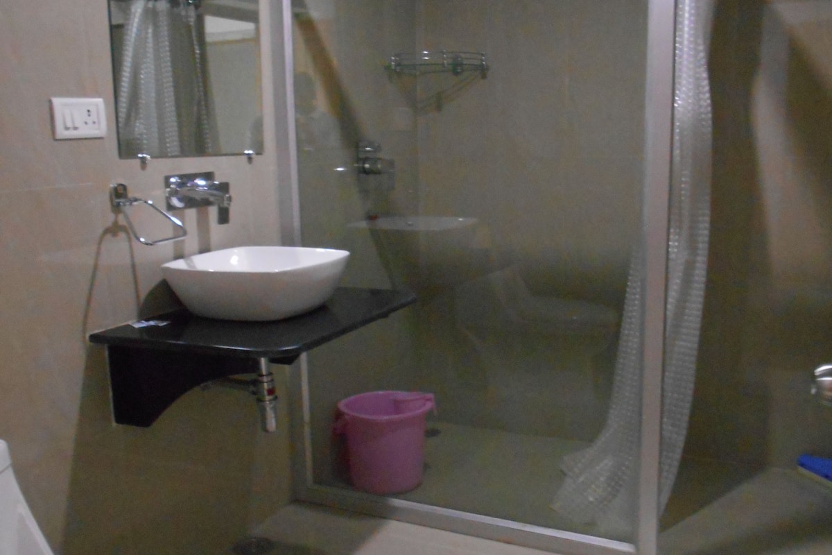 couples treatment room(s), manicures and pedicures