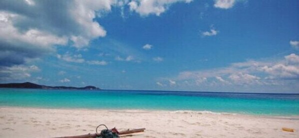บนชายหาด