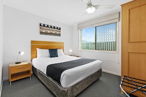 Suite familiar | 1 dormitorio, escritorio, espacio para trabajar con un portátil