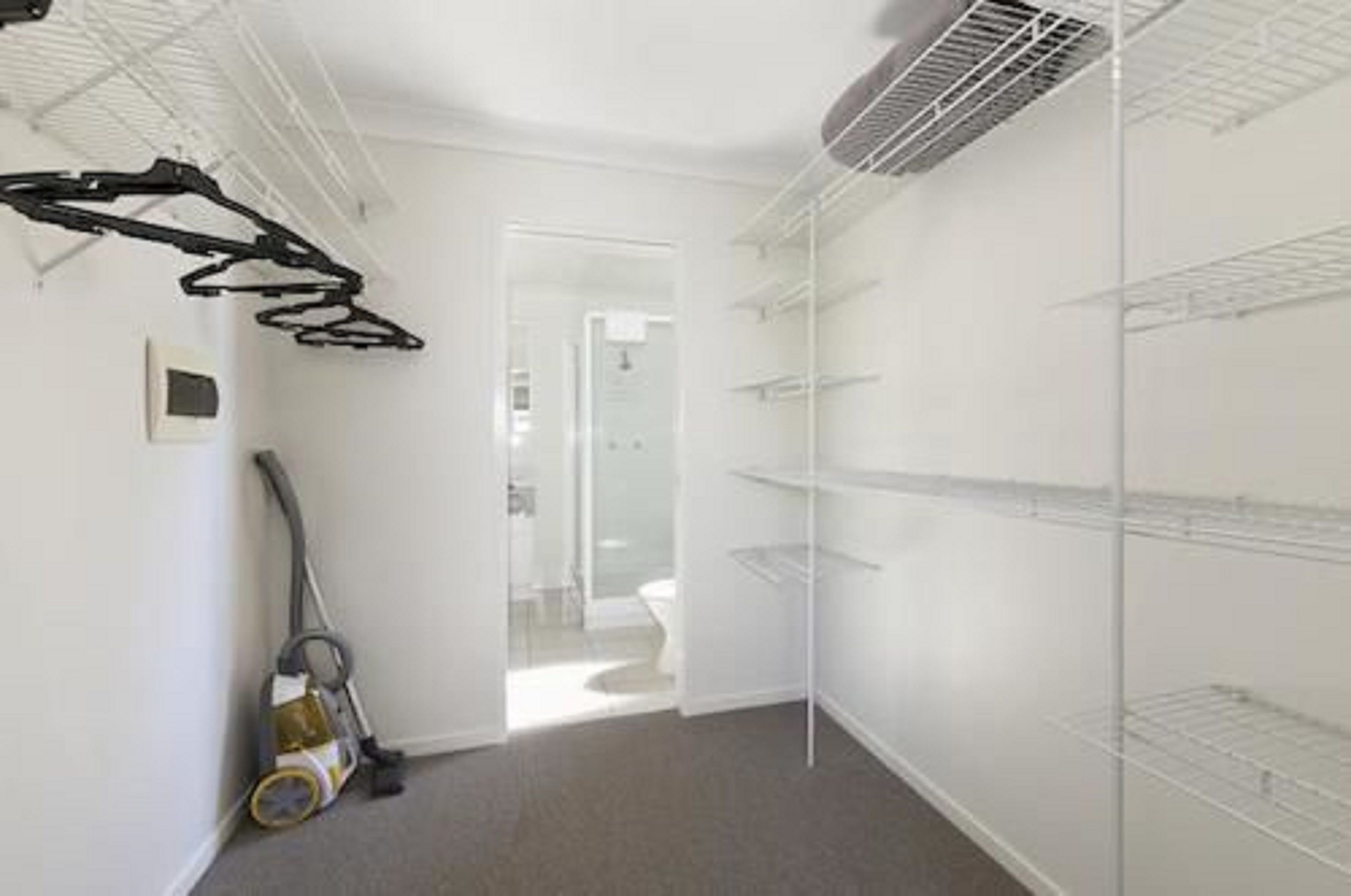 2 bedrooms, minibar, iron/ironing board, free wifi