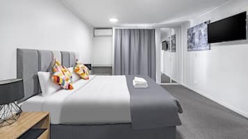 Standard 1 Bedroom Apartment | 2 bedrooms, minibar, desk, iron/ironing board