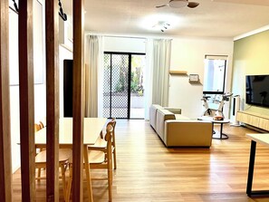 Appartement Deluxe, 2 chambres, vue jardin | Coin séjour