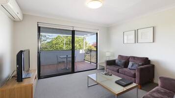 Deluxe 1 Bedroom Apartment | Living area