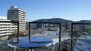 1 bedroom, iron/ironing board, cribs (surcharge)