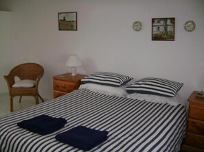 Hypo-allergenic bedding, iron/ironing board, free WiFi, bed sheets