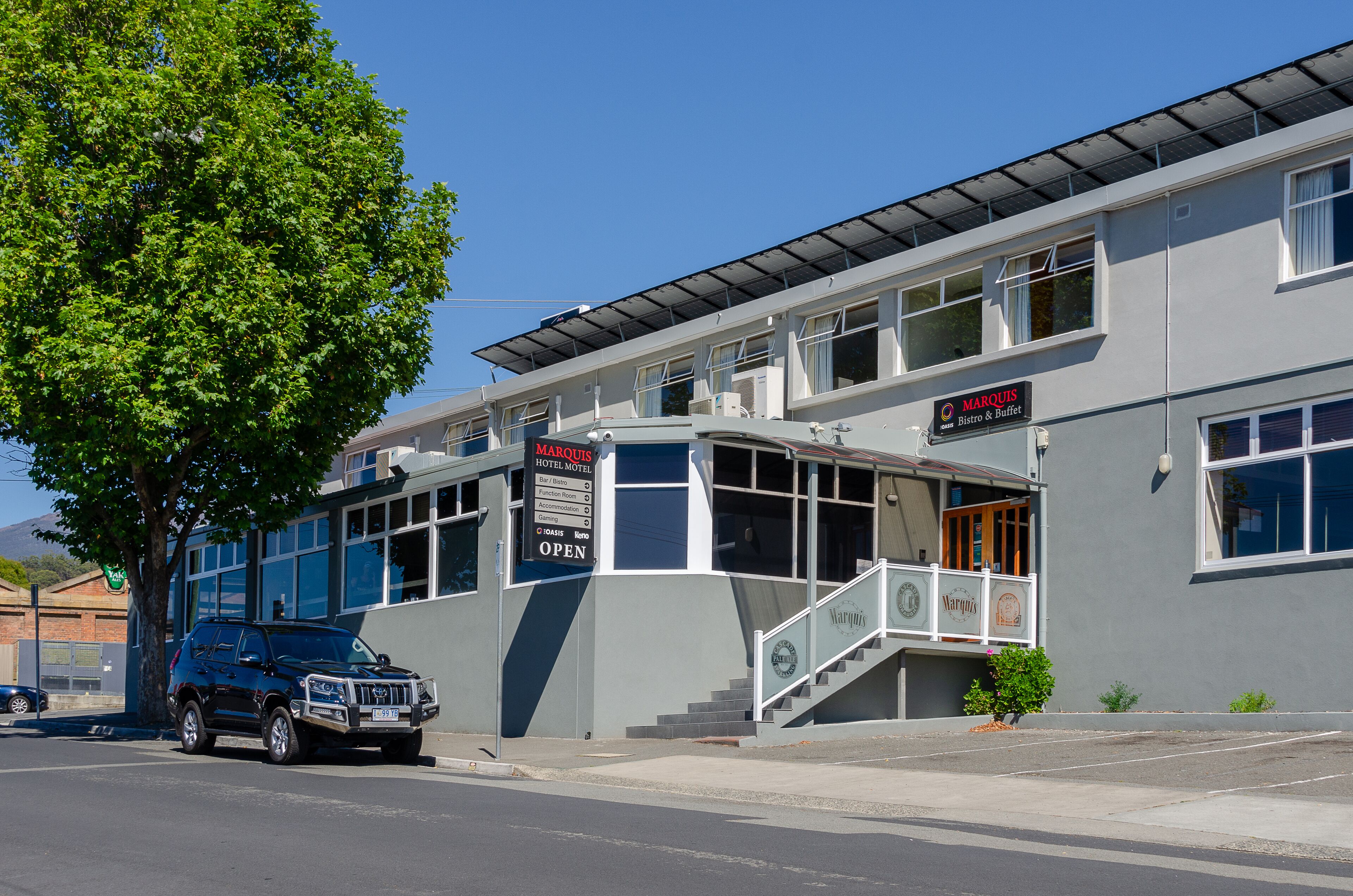 lunch and dinner served