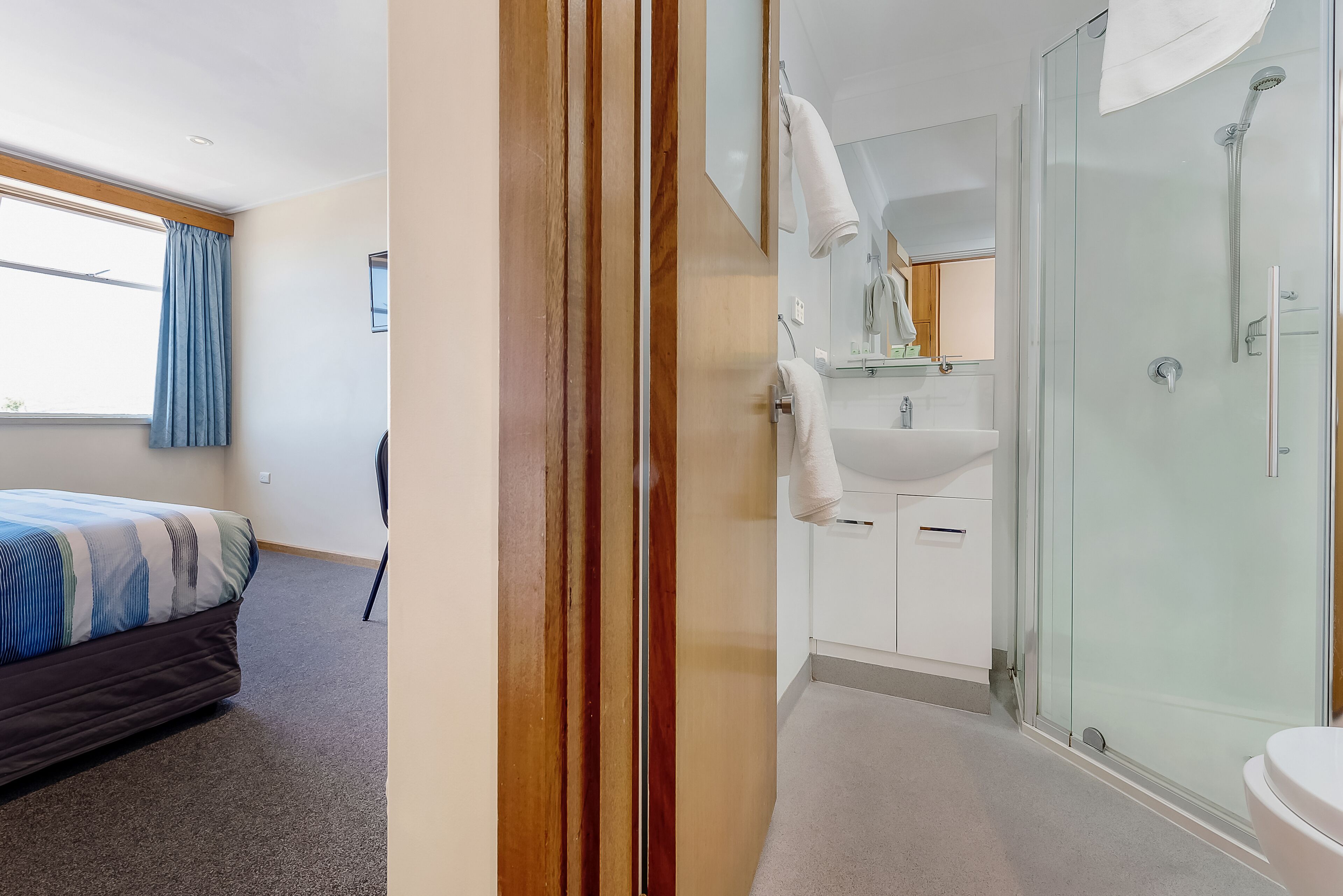 twin room | bathroom | shower, free toiletries, hair dryer, towels