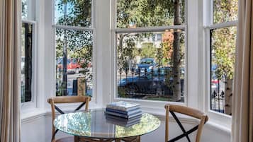 客房 (Britannica Spa) | 街景