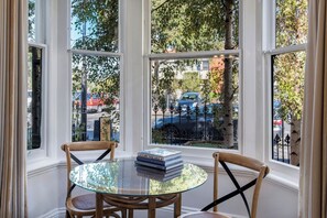 Zimmer (Britannica Spa) | Blick auf die Straße