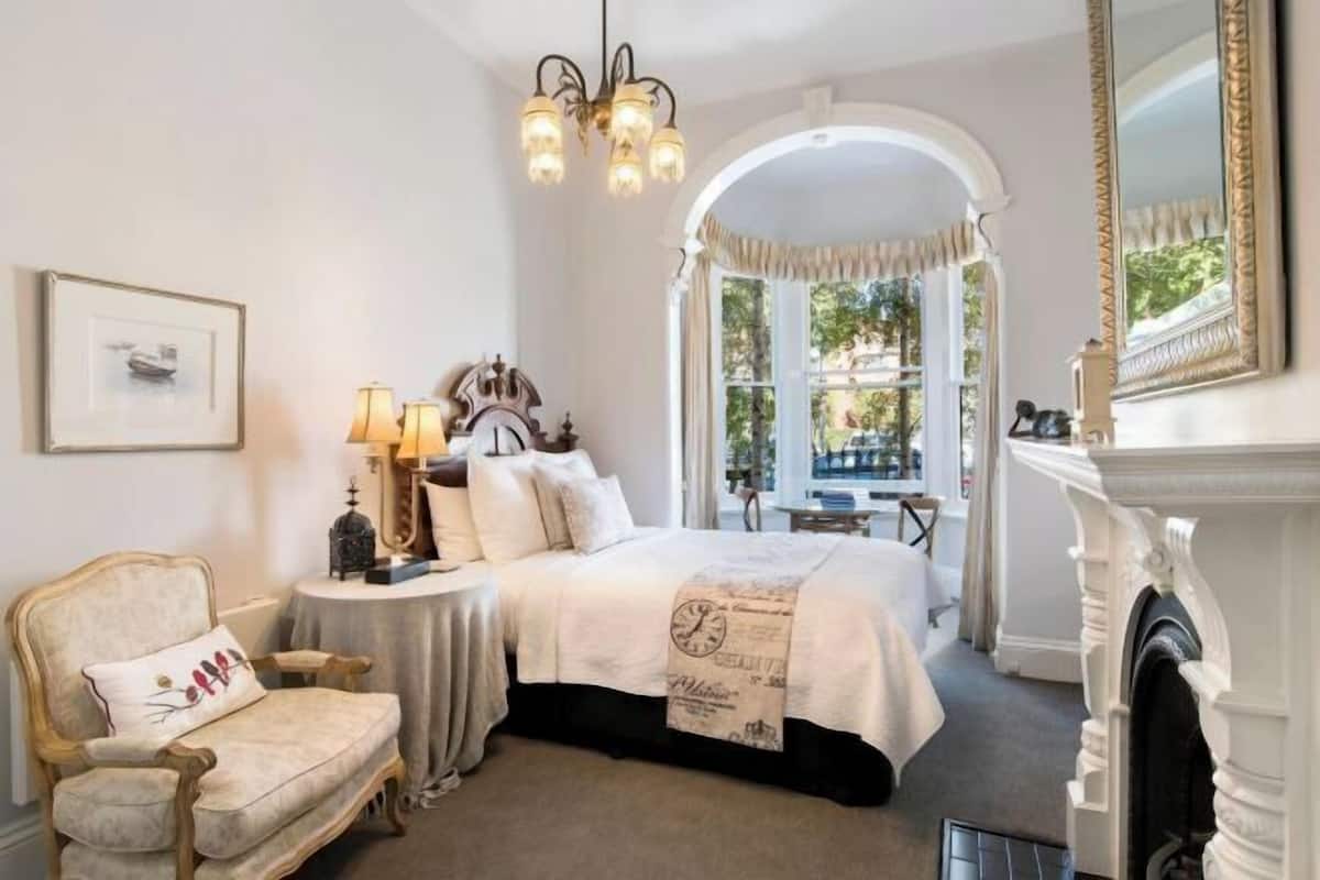 1 habitación, decoración personalizada y muebles diferentes