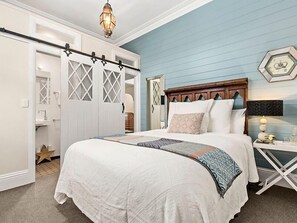 Endeavour Room | Individually decorated, individually furnished, iron/ironing board