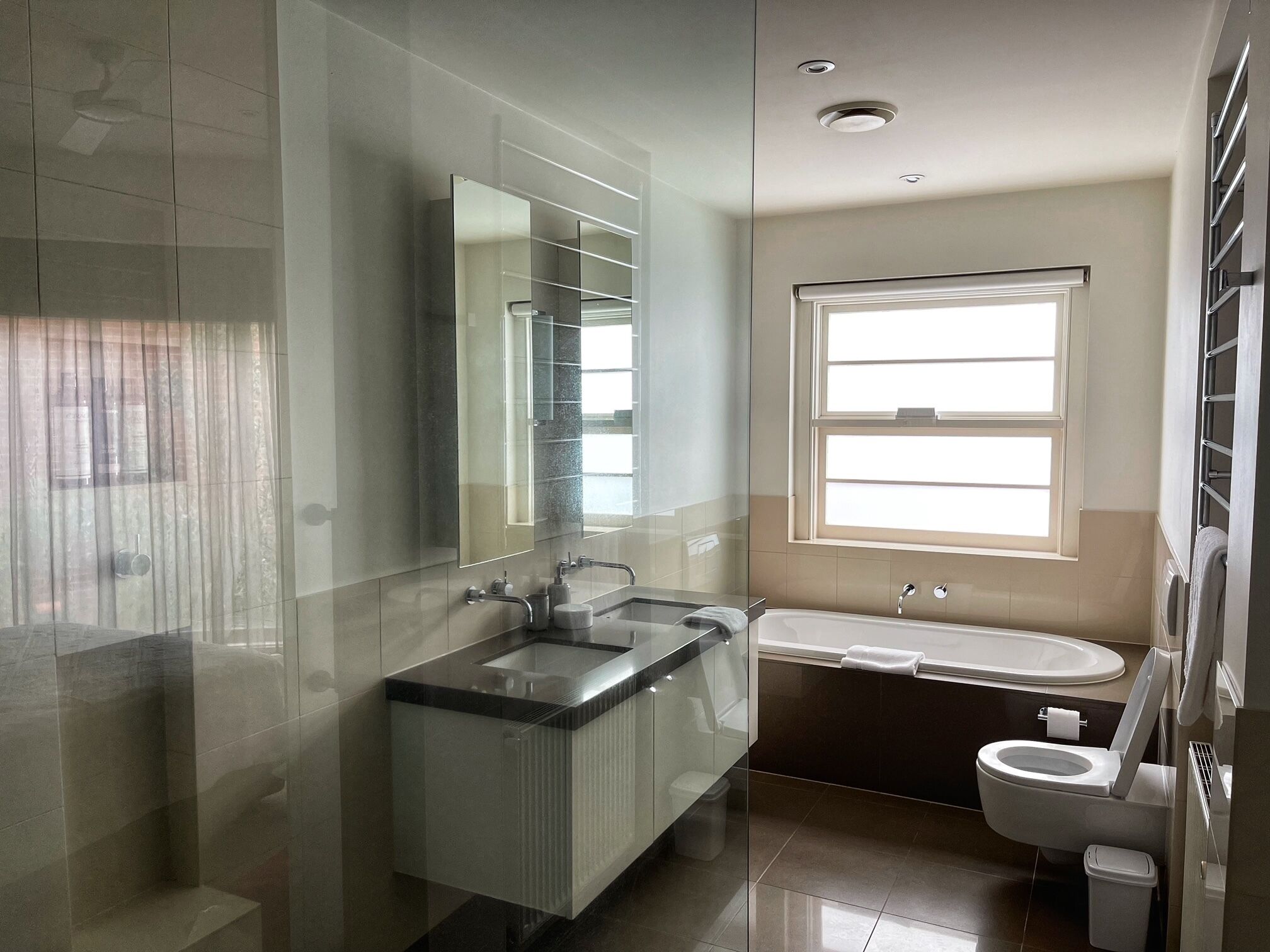 Captain's Retreat Apartments and Cottages — image 10