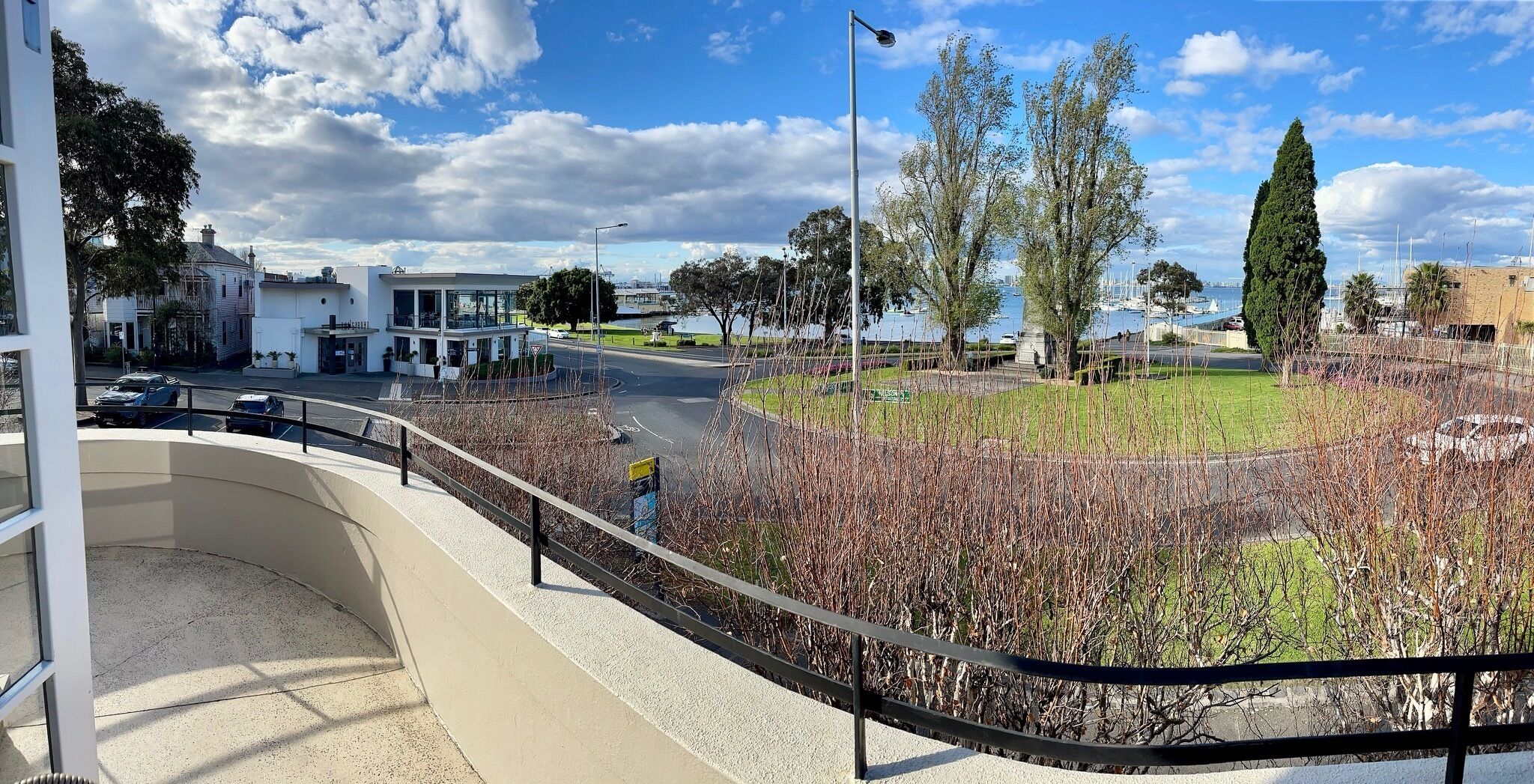 Captain's Retreat Apartments and Cottages — image 2