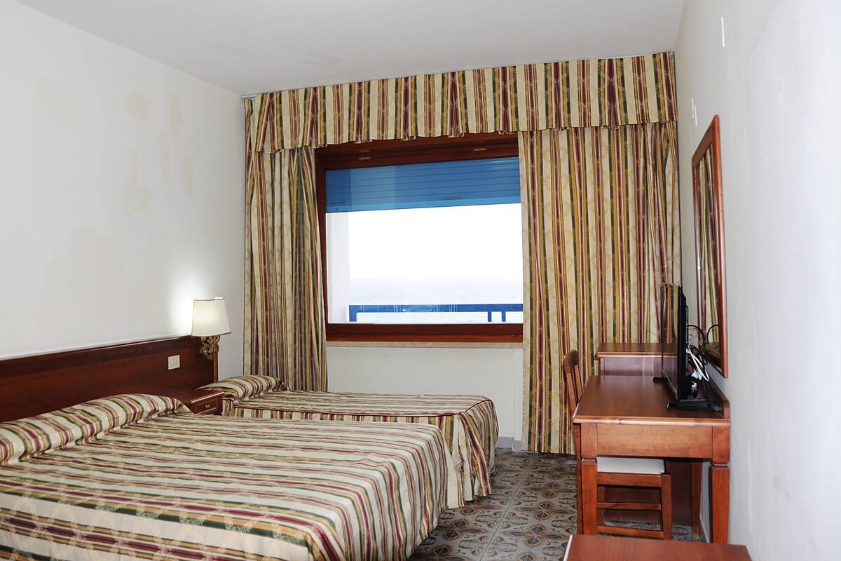 In-room safe, cots/infant beds