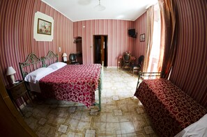 خزنة داخل الغرفة