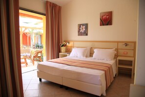 Quarto casal | Roupas de cama premium, frigobar, cofres nos quartos, escrivaninha