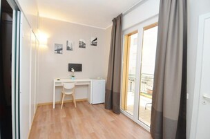 迷你吧、客房内保险箱、办公桌、婴儿床