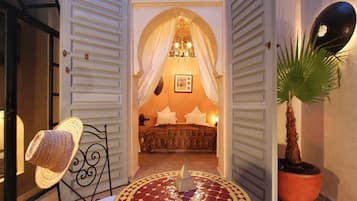 Apartment Suite Salle de bain Privee | Premium bedding, in-room safe, desk, free WiFi