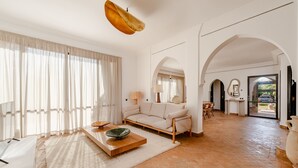Vil·la Deluxe, 4 dormitoris, piscina privada | Sala d'estar | Televisor i impressores 