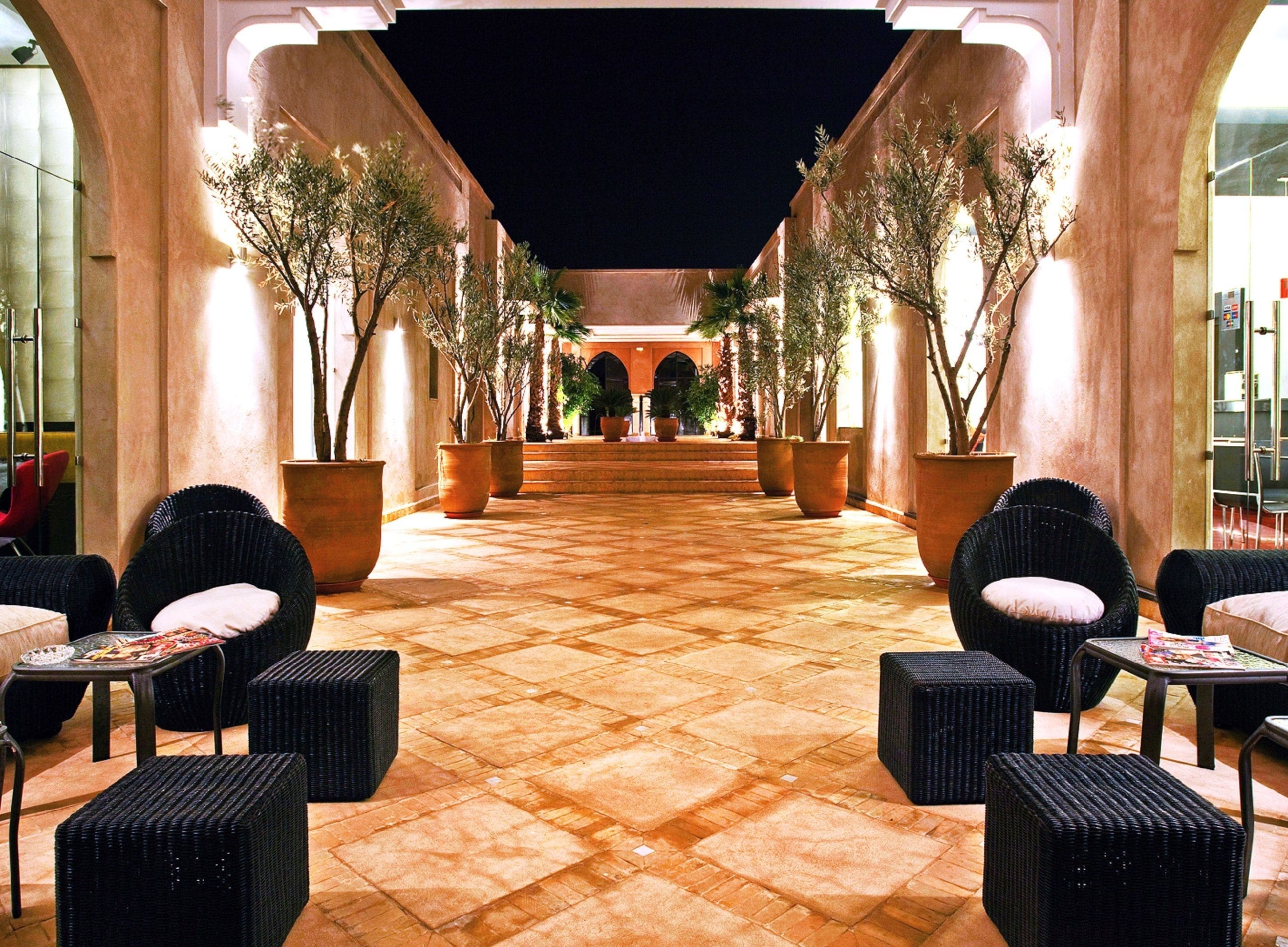 บริการอาหารเช้า อาหารเย็น, อาหารโมร็อกโก, วิวสระว่ายน้ำ