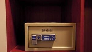 Unclassified image, 2 of 16, button - Luna Hotel (Chișinău)