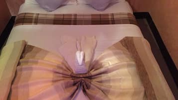 Shower, free toiletries, hair dryer