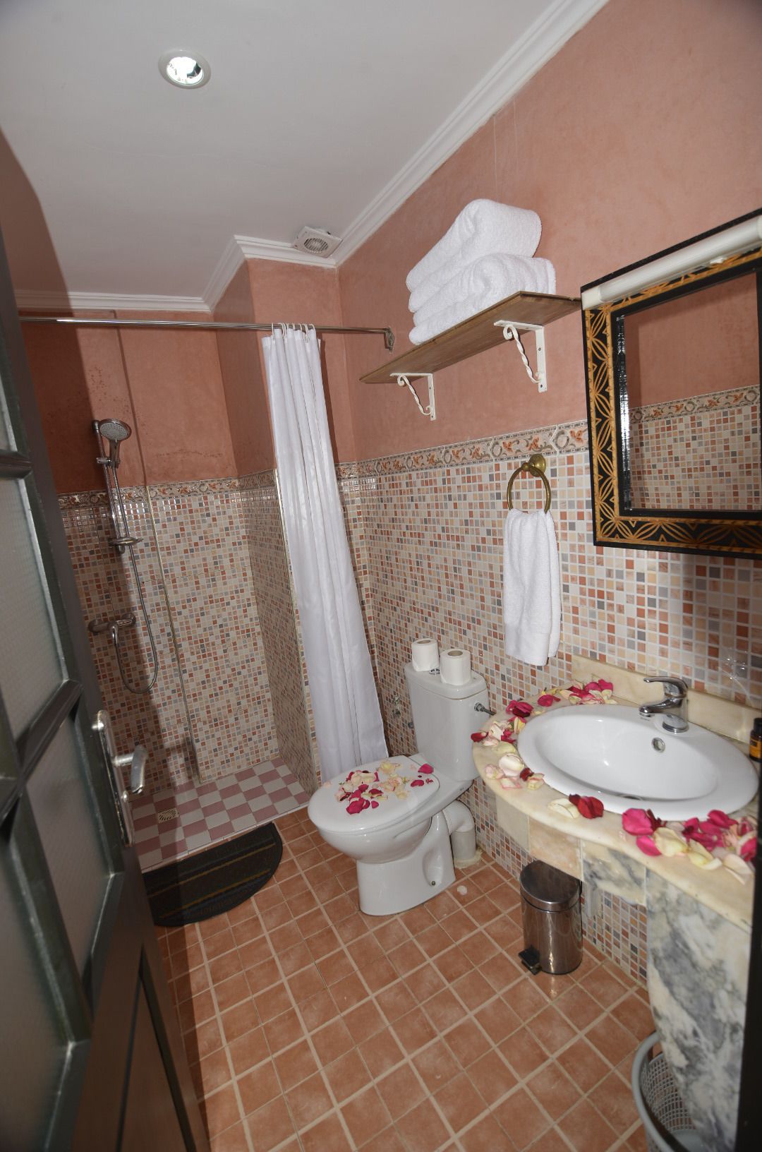 superior room, 1 king bed | bathroom | hair dryer, towels