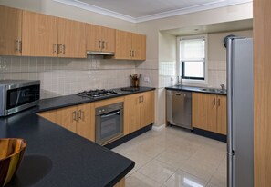 Suíte standard, vários quartos (Lxury 3 B/room Town House) | Cozinha privada | Chaleira elétrica