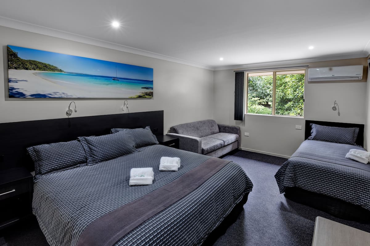 Standard Room | Egyptian cotton sheets, premium bedding, desk, blackout drapes