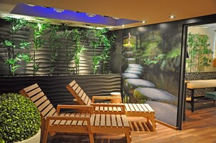Sauna, hot tub, perawatan wajah, dan manikur dan pedikur