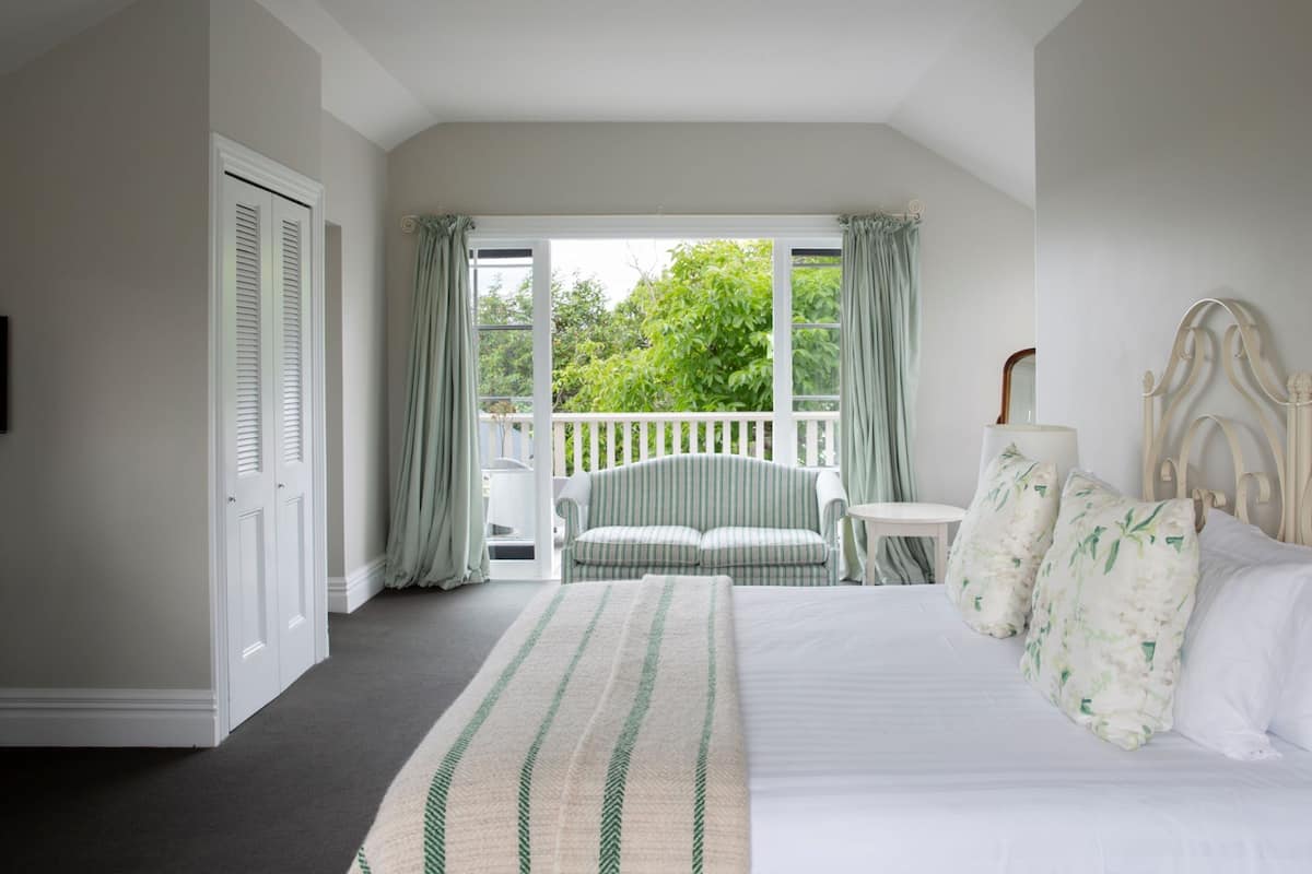 Superior Garden Suite | Premium bedding, minibar, individually decorated, individually furnished
